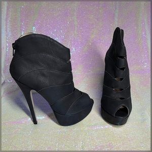 Bakers Helen Black Ankle Heeled Booties